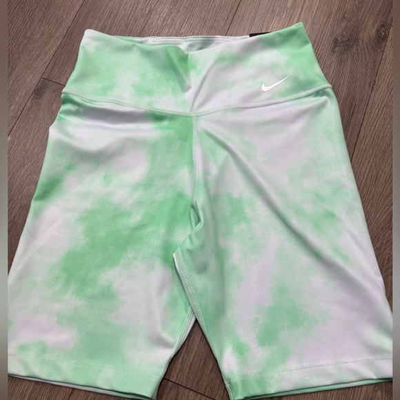 4 NIKE biker shorts gym shorts EUC AND NWT size XS - Picture 2 of 6